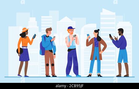 Foule les gens avec l'illustration vectorielle de smartphones. Dessin animé homme plat femme jeunes personnages debout dans la rue de la ville, tenant le téléphone portable à la main, utilisant le téléphone cellulaire dans un fond urbain moderne paysage urbain Illustration de Vecteur