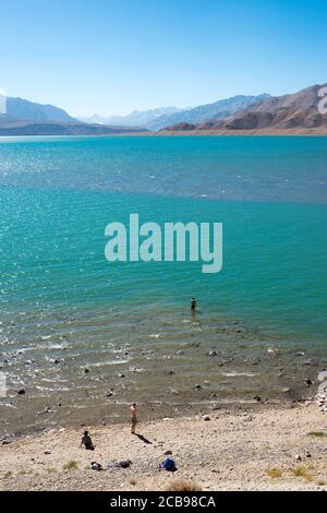 Montagnes Pamir, Tadjikistan - Lac Yashilkul à Gorno-Badakhshan, Tadjikistan. Il est situé dans le parc national de Tajik, site du patrimoine mondial Banque D'Images