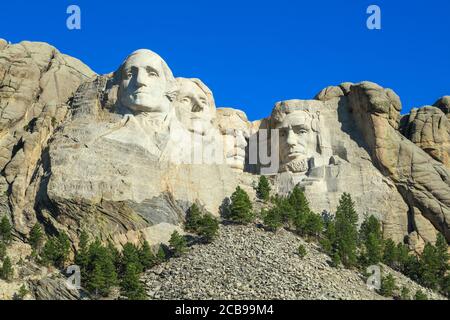 Mémorial national du Mont Rushmore contre un ciel bleu en été Banque D'Images