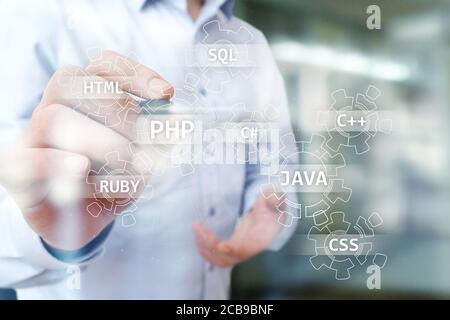 Concept d'outils de développement Web sur écran virtuel. Langage de programmation et scripts. PHP, SQL, HTML, Java et autres Banque D'Images