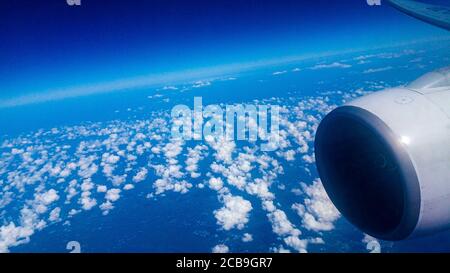 Vue sur les nuages depuis l'avion, vue sur Ariel depuis l'avion, nuages étonnants dans le ciel Banque D'Images