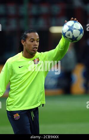 Milan Italie , 15 mars 2006, Stade 'SAN SIRO', UEFA Champions League 2005/2006, AC Milan - FC Barcelone :Robaldinho avant le match Banque D'Images