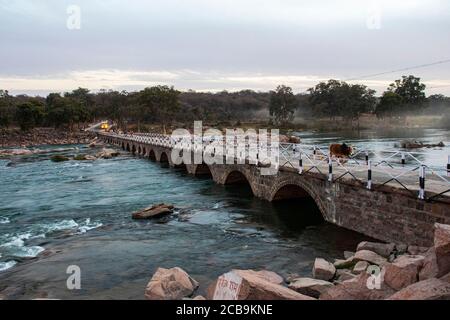 Février 15 2020 Pont sur la rivière Betwa, Orcha, Madhya Pradesh Banque D'Images