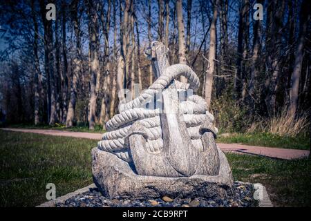 Sculpture d'une ancre dans un parc Banque D'Images