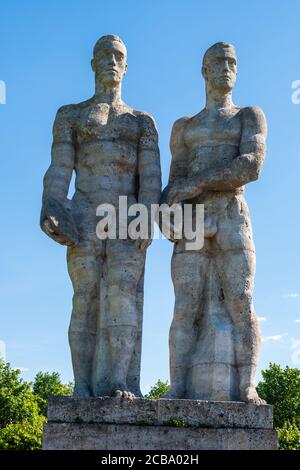 L'époque nazie sculpte les lanceurs de Discus par Karl Albiker à Stade olympique de Berlin Banque D'Images