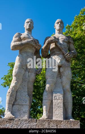 La sculpture de l'époque nazie Die Stafelläufer ou les Relais Runners, stade olympique de Berlin Banque D'Images