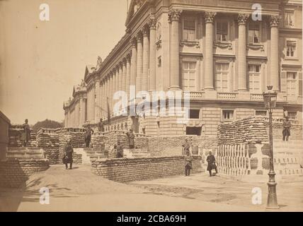 [Barricades avant de Ministere de la Marine et l'H&#xf6;tel Crillon], 1871. Banque D'Images