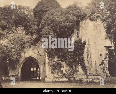 Old Gateway, château de Raglan, Monbucshire, 1855. Banque D'Images