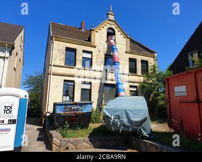 Ancien bâtiment avec chute de construction, rénovation d'un ancien bâtiment, Allemagne, Rhénanie-du-Nord-Westphalie Banque D'Images