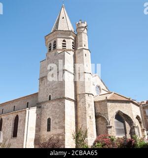 L'église de la Madeleine est une église de style gothique et roman, située à Béziers, dans la région Languedoc-Roussillon, en France Banque D'Images