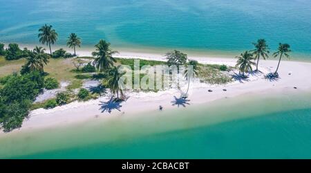 Vue aérienne de Laem HAD Beach à Koh Yao Yai, île dans la mer d'andaman entre Phuket et Krabi Thaïlande Banque D'Images