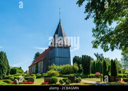 Romanische Kirche Peter & Paul aus dem 13. Jahrhundert dans Sehestedt Schleswig-Holstein am Nord-Ostsee-Kanal Banque D'Images