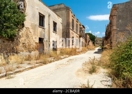 La città fantasma di Poggioreale Une ville fantôme de poggioreale, dopo il terremeto, Trapani, Sicilia, Italia Banque D'Images