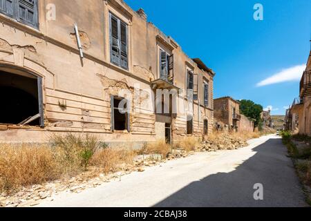 La città fantasma di Poggioreale Une ville fantôme de poggioreale, dopo il terremeto, Trapani, Sicilia, Italia Banque D'Images