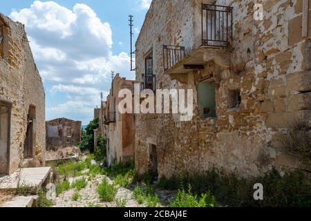 La città fantasma di Poggioreale Une ville fantôme de poggioreale, dopo il terremeto, Trapani, Sicilia, Italia Banque D'Images