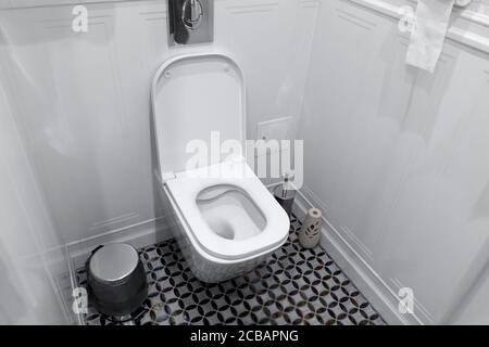 toilettes en gros plan dans un hôtel moderne Banque D'Images