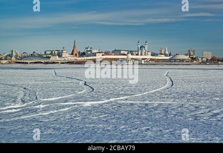 Vue panoramique sur le centre de Kazan. Le Kremlin de Kazan en hiver. Banque D'Images