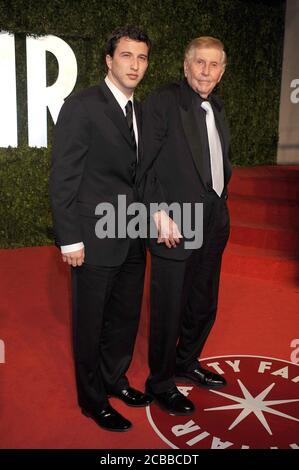 ***PHOTO DU FICHIER*** Sumner Redstone est décédé à 97. Sumner Redstone à la Vanity Fair Oscar Party 2011 organisée par Graydon carter à l'hôtel Sunset Tower à West Hollywood, Californie. 27 février 2011 crédit: Mpi22 / MediaPunch Banque D'Images