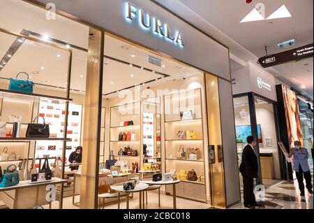 Furla magasin 2025