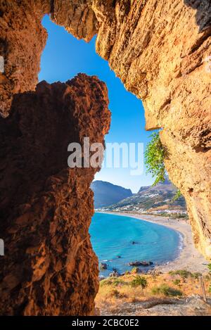 Belle plage du village de pêcheurs de Plakias, Crète, Grèce Banque D'Images