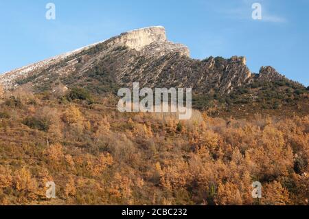 La vallée de Vio et le pic de Mondoto dans les Pyrénées. Huesca. Aragon. Espagne. Banque D'Images