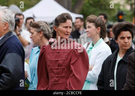 San Angelo, Texas États-Unis, 17 avril 2008 : des membres du YFZ Ranch arrivent jeudi matin au palais de justice du comté de Tom Green pour une audience sur la garde des centaines d'enfants enlevés par l'État du Texas. ©Bob Daemmrich Banque D'Images