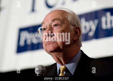 Austin, Texas États-Unis, 10 janvier 2008 : l'ancien sénateur conservateur américain Phil Gramm prend la parole lors d'un déjeuner de la Texas public Policy Foundation à Austin. Gramm a été mentionné comme un choix possible à la vice-présidence du candidat républicain à la présidence John McCain. ©Bob Daemmrich Banque D'Images