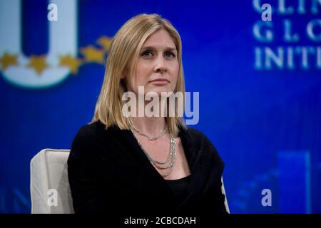 Austin, Texas États-Unis, 14 février 2009 : Marie Tillman, veuve de Army Ranger et joueuse de la NFL Pat Tillman qui a été tuée en Afghanistan, participe à un panel à la deuxième Clinton Global Initiative University, une conférence réunissant des étudiants pour agir face à des défis mondiaux tels que la pauvreté, la faim, l’énergie, le changement climatique et la santé mondiale. Le programme est fondé par l'ancien président Bill Clinton. ©Bob Daemmrich Banque D'Images