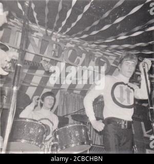 L'OMS - Keith Moon et Roger Daltrey sur scène, 1965 Banque D'Images