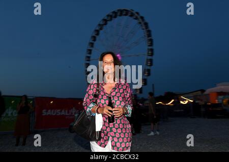 Munich, Allemagne. 12 août 2020. Le réalisateur Caroline Link sera présent à la première de 'Bonjour à nouveau - UN jour pour toujours' dans le cinéma popup drive-in au Filmfest München popup. Credit: Felix Hörhager/dpa/Alay Live News Banque D'Images