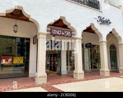 Orlando,FL/USA- 6/13/20: L'extérieur d'un magasin de bijoux Uno de 50 dans un centre commercial extérieur à Orlando, en Floride. Banque D'Images