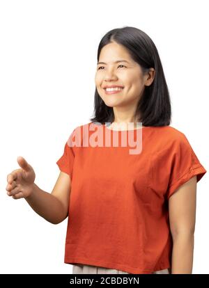 Femme asiatique porte un t-shirt rouge poignée isolée sur blanc arrière-plan Banque D'Images