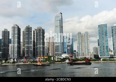 Horizon de Tsuen WAN vu de Tsing Yi à Hong Kng. Banque D'Images