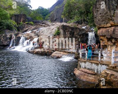 Manimuthar Waterfalls, Tamil Nadu, est célèbre pour ses temples hindous de style dravidien. Terre d'héritage culturel et religieux, réserve de tigres de Mundanthurai Banque D'Images