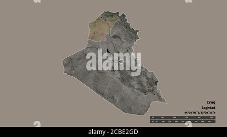 La forme désaturée de l'Irak avec sa capitale, sa principale division régionale et la région séparée de Ninawa. Étiquettes. Imagerie satellite. Rendu 3D Banque D'Images