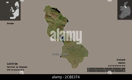 Forme de Leitrim, comté d'Irlande, et sa capitale. Echelle de distance, aperçus et étiquettes. Imagerie satellite. Rendu 3D Banque D'Images