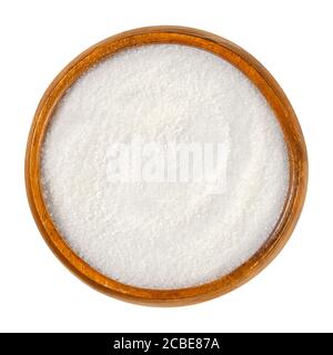 Acide citrique cristallin, monohydraté, dans un bol en bois. Un acide organique faible avec des cristaux blancs. Se produit dans les agrumes. Banque D'Images