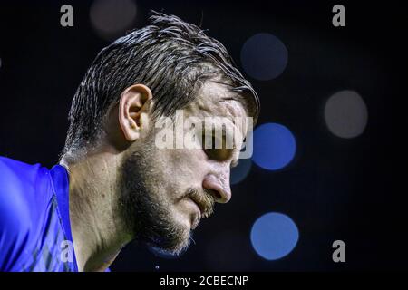 Le joueur de football croate Ivan Santini, du Jiangsu Suning F.C., réagit au troisième tour du match de la Super League chinoise (CSL) de 2020 contre le F.C. professionnel Dalian dans la ville de Dalian, dans la province de Liaoning, dans le nord-est de la Chine, le 4 août 2020. Jiangsu Suning F.C. bat Dalian Professional F.C. avec 2-1. Banque D'Images