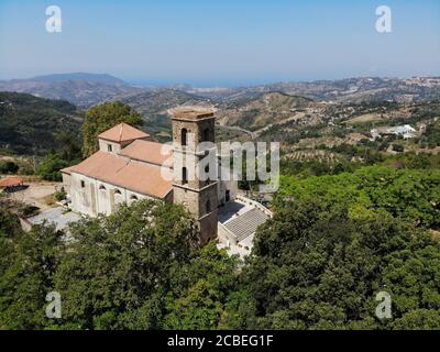 Eglise de PRIGNANO Cilento, Parc National du Cilento, Salerne, Italie - vue aérienne Banque D'Images