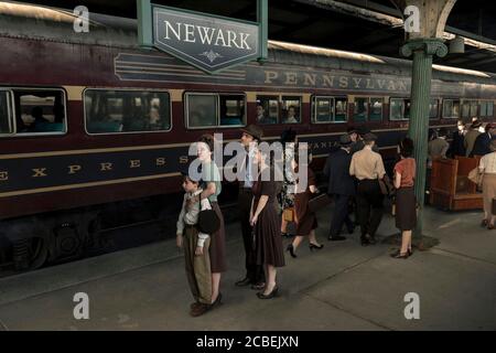 WINONA RYDER, ZOE KAZAN, AZHY ROBERTSON ET MORGAN SPECTOR DANS LE COMPLOT CONTRE L'AMÉRIQUE (2020), RÉALISÉ PAR DAVID SIMON. Episodio 1. CRÉDIT : HOME BOX OFFICE (HBO) / SHORT, MICHAEL K / ALBUM Banque D'Images