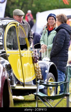 Rallye automobile classique 2CV Banque D'Images