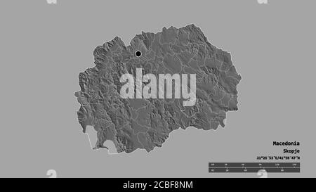 Forme désaturée de Macédoine avec sa capitale, sa principale division régionale et la région séparée de Demir Kapija. Étiquettes. Carte d'élévation à deux niveaux. Rendu 3D Banque D'Images