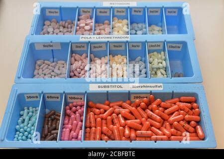 Berlin, Allemagne. 15 juin 2020. Les substituts de médicaments sont préparés dans un établissement médical de Berlin pour être distribués aux personnes dans le besoin. Credit: Volkmar Heinz/dpa-Zentralbild/ZB/dpa/Alay Live News Banque D'Images