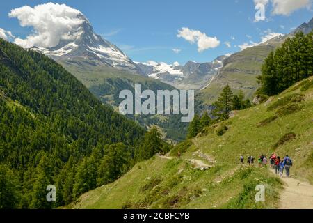 Zermatt, Suisse - 19 juillet 2020 : paysage avec le mont Cervin au-dessus de Zermatt sur les alpes suisses Banque D'Images