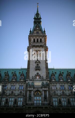 Vue sur le Rathaus à l'hôtel de ville de Hambourg Banque D'Images