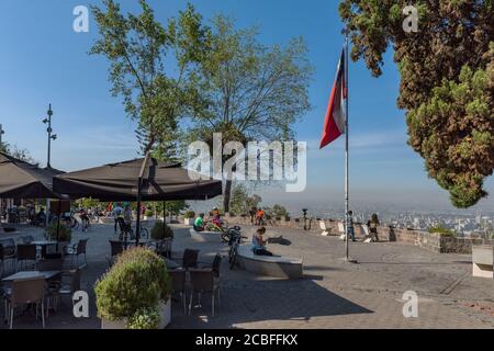 Belle vue de la colline de San Cristobal sur Santiago, Chili Banque D'Images