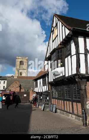 Gert et Henry's, un pub dans un bâtiment à colombages de la ville de York, dans le Yorkshire, en Angleterre. Banque D'Images