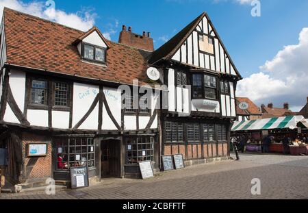 Gert et Henry's, un pub dans un bâtiment à colombages de la ville de York, dans le Yorkshire, en Angleterre. Banque D'Images