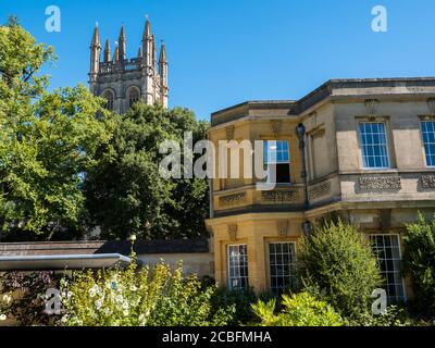 Jardins botaniques de l'Université d'Oxford, avec la Tour de la Madeleine, site d'intérêt d'Oxford, Oxford, Oxfordshire, Angleterre, Royaume-Uni, GB. Banque D'Images