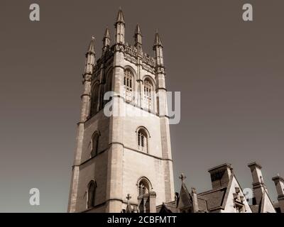 Paysage noir et blanc de la tour de la Madeleine, Tour Bell, Collège de la Madeleine, Université d'Oxford, Oxfordshire, Angleterre, Royaume-Uni, GB. Banque D'Images